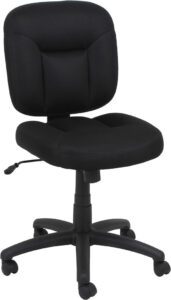 AmazonBasics Low-Back Computer Task Office Desk Chair with Swivel Casters Black BIFMA Certified - افضل كراسي مكتبية